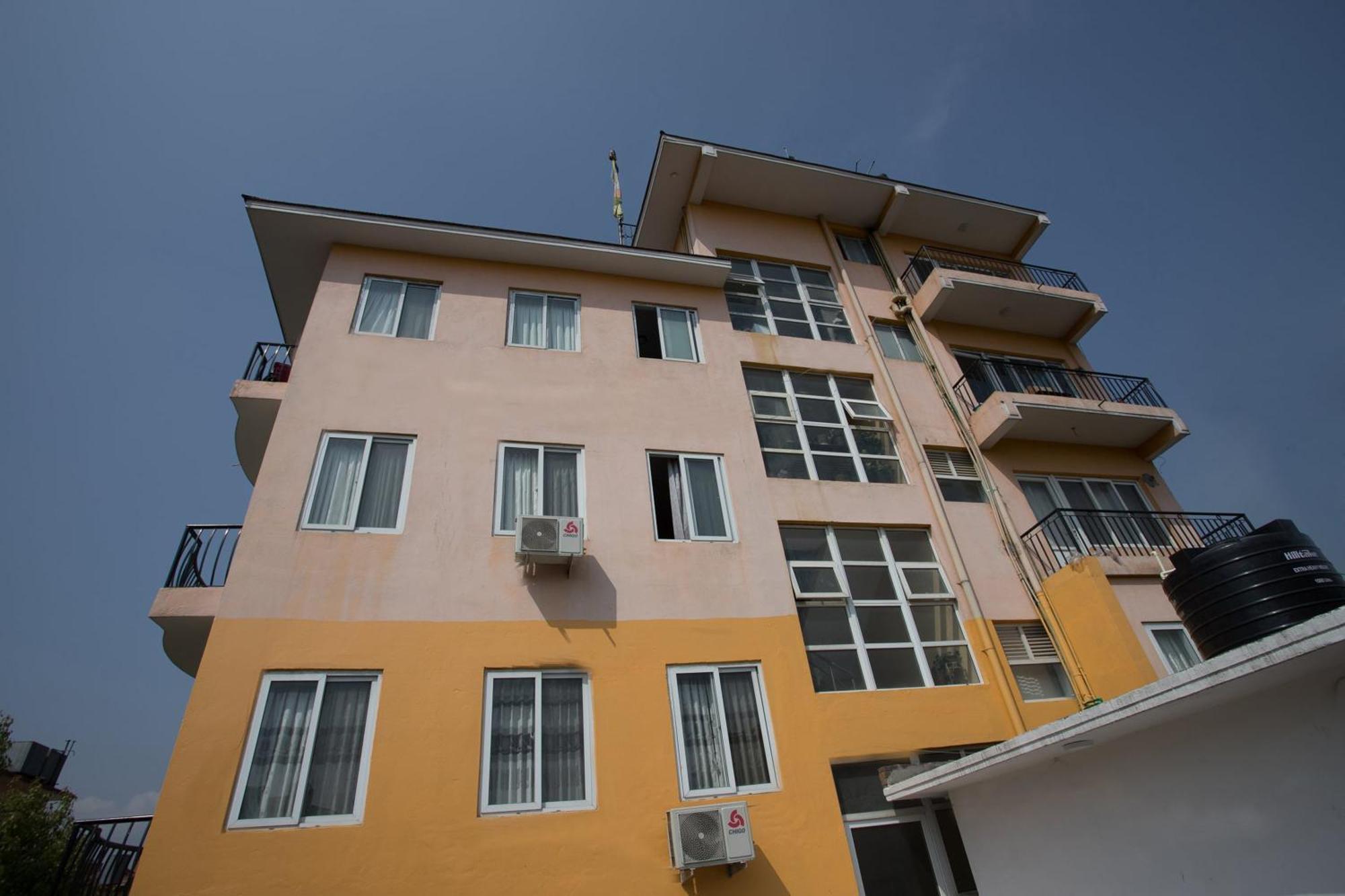 Oyo 135 Lost Garden Apartment And Guest House Katmandu Eksteriør billede